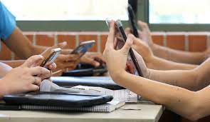 OCPS’ new phone policy went into effect earlier this school year on June 1st, despite backlash from students. 